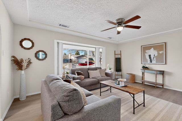 8900 Lagrima De Oro Road NE, Albuquerque, NM 87111