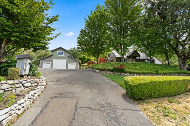 925 Galls Creek Road, Gold Hill, OR 97525