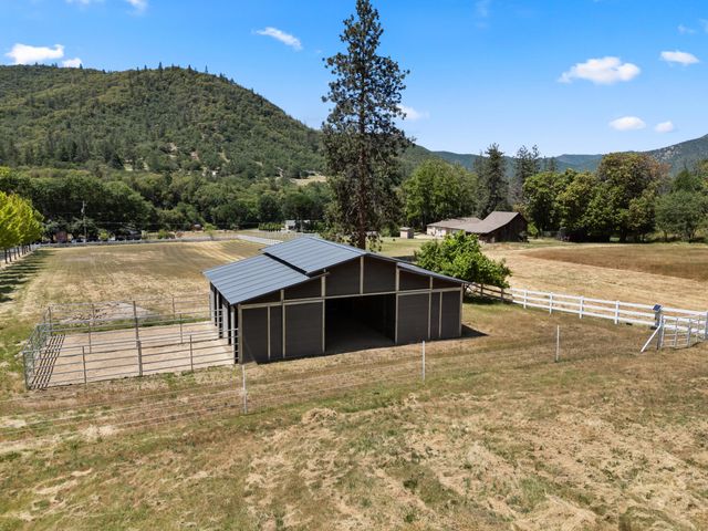 925 Galls Creek Road, Gold Hill, OR 97525