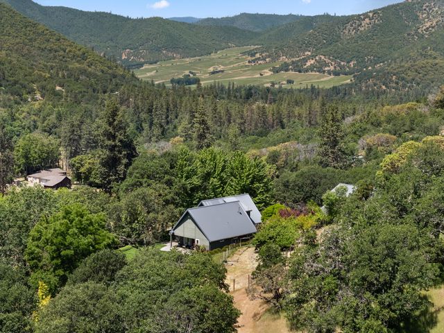 925 Galls Creek Road, Gold Hill, OR 97525