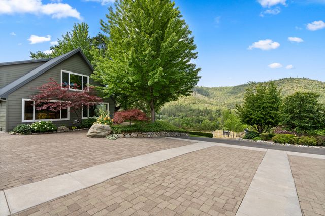 925 Galls Creek Road, Gold Hill, OR 97525