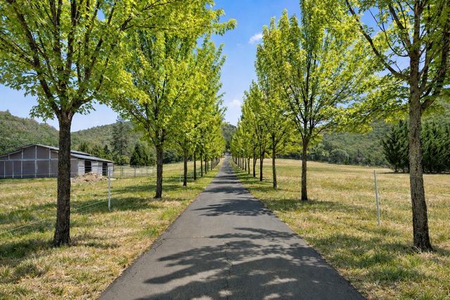 925 Galls Creek Road, Gold Hill, OR 97525