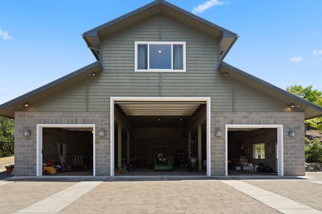 925 Galls Creek Road, Gold Hill, OR 97525