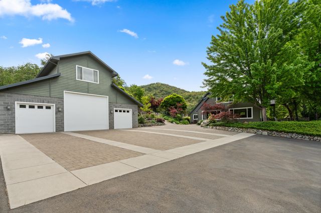 925 Galls Creek Road, Gold Hill, OR 97525