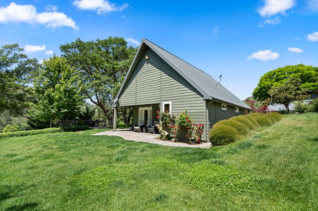 925 Galls Creek Road, Gold Hill, OR 97525