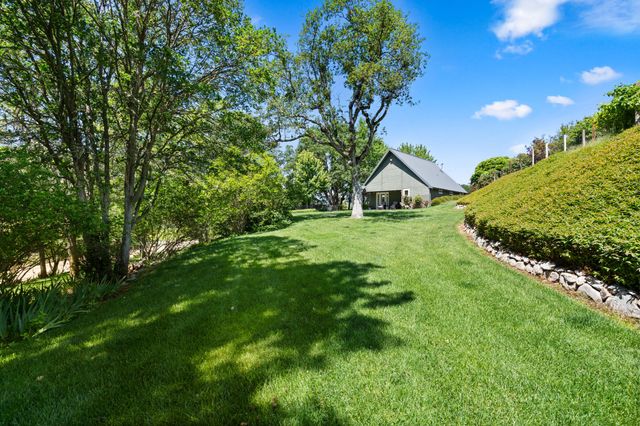 925 Galls Creek Road, Gold Hill, OR 97525