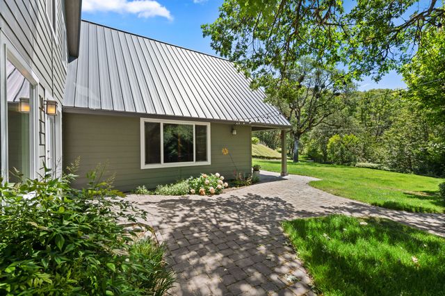 925 Galls Creek Road, Gold Hill, OR 97525