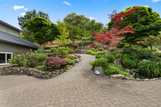 925 Galls Creek Road, Gold Hill, OR 97525