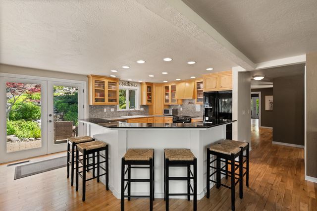 925 Galls Creek Road, Gold Hill, OR 97525