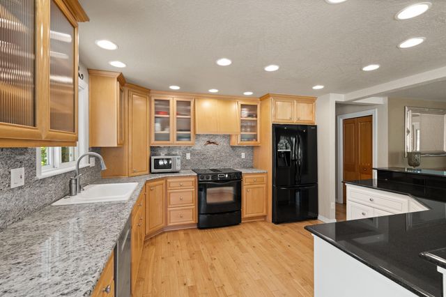 925 Galls Creek Road, Gold Hill, OR 97525