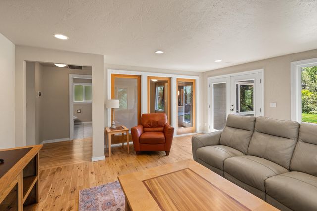 925 Galls Creek Road, Gold Hill, OR 97525