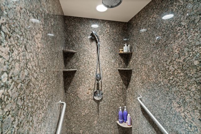 925 Galls Creek Road, Gold Hill, OR 97525