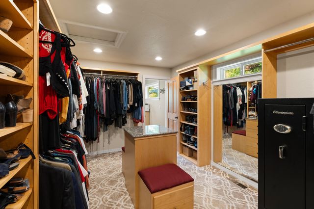 925 Galls Creek Road, Gold Hill, OR 97525