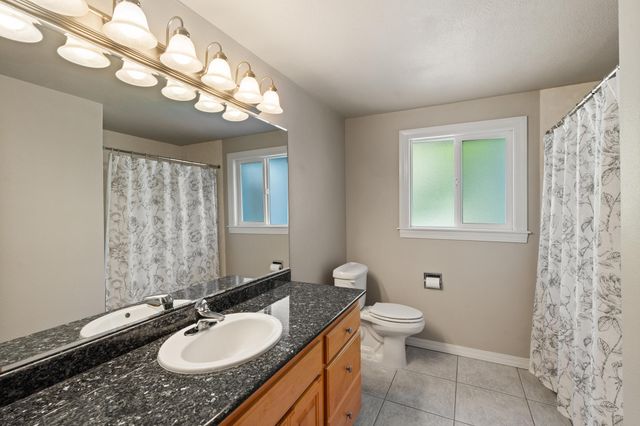 925 Galls Creek Road, Gold Hill, OR 97525