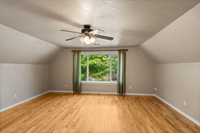 925 Galls Creek Road, Gold Hill, OR 97525