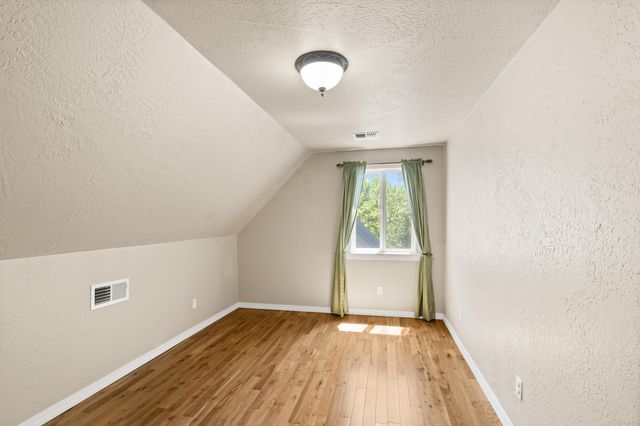 925 Galls Creek Road, Gold Hill, OR 97525