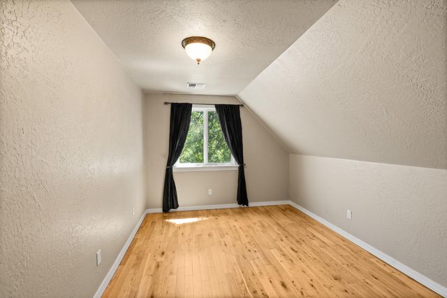 925 Galls Creek Road, Gold Hill, OR 97525