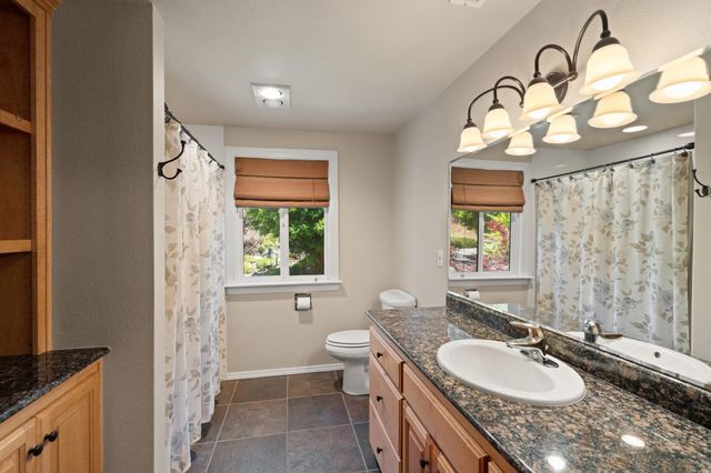 925 Galls Creek Road, Gold Hill, OR 97525