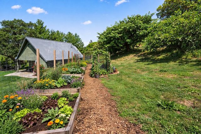 925 Galls Creek Road, Gold Hill, OR 97525