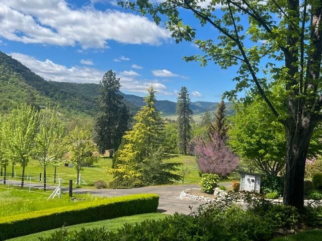 925 Galls Creek Road, Gold Hill, OR 97525