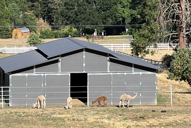 925 Galls Creek Road, Gold Hill, OR 97525