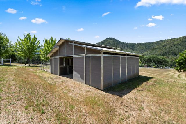 925 Galls Creek Road, Gold Hill, OR 97525