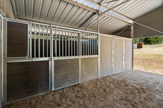 925 Galls Creek Road, Gold Hill, OR 97525