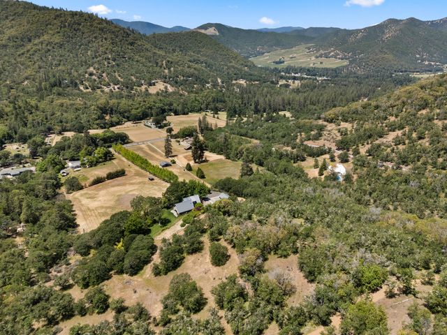 925 Galls Creek Road, Gold Hill, OR 97525