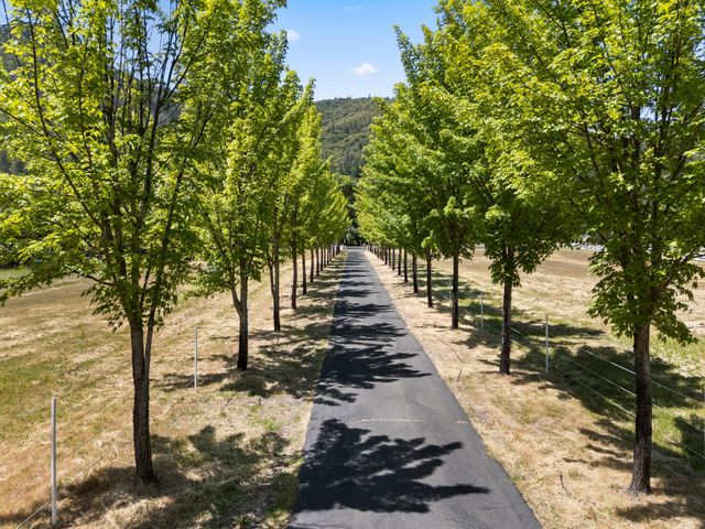 925 Galls Creek Road, Gold Hill, OR 97525