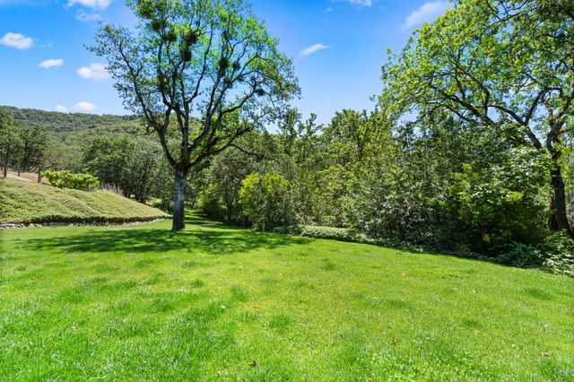 925 Galls Creek Road, Gold Hill, OR 97525