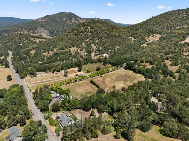 925 Galls Creek Road, Gold Hill, OR 97525