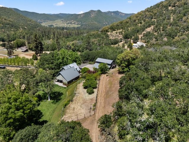 925 Galls Creek Road, Gold Hill, OR 97525