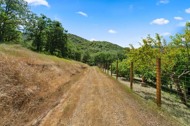 925 Galls Creek Road, Gold Hill, OR 97525