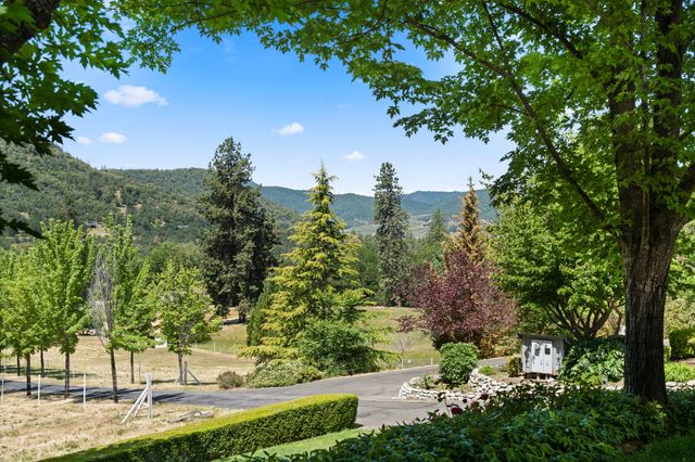 925 Galls Creek Road, Gold Hill, OR 97525