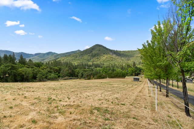 925 Galls Creek Road, Gold Hill, OR 97525