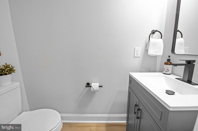 220 N ROLLING RD, Springfield, PA 19064