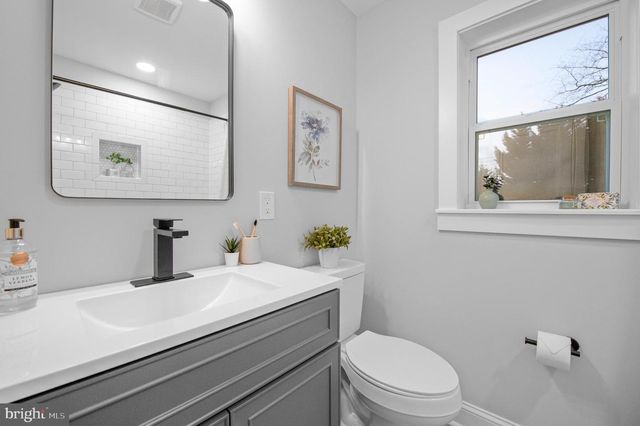 220 N ROLLING RD, Springfield, PA 19064