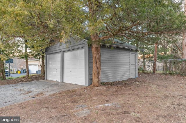 220 N ROLLING RD, Springfield, PA 19064