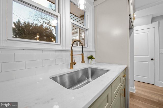 220 N ROLLING RD, Springfield, PA 19064