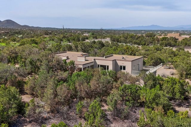 1064 Bishops Lodge Road, Santa Fe, NM 87501