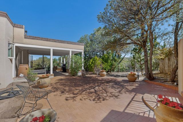 1064 Bishops Lodge Road, Santa Fe, NM 87501