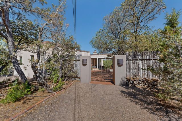 1064 Bishops Lodge Road, Santa Fe, NM 87501