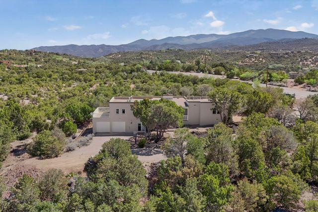1064 Bishops Lodge Road, Santa Fe, NM 87501