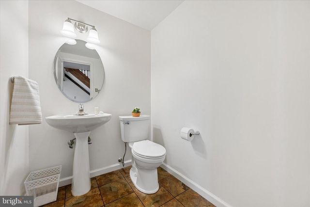 2 LAKE AVE, Media, PA 19063