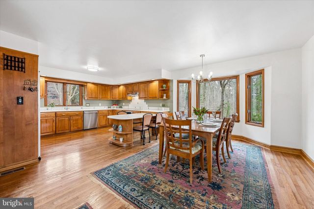 2 LAKE AVE, Media, PA 19063