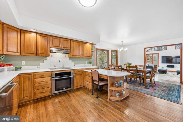 2 LAKE AVE, Media, PA 19063