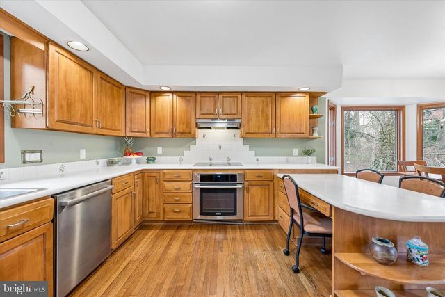 2 LAKE AVE, Media, PA 19063