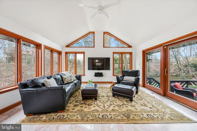 2 LAKE AVE, Media, PA 19063