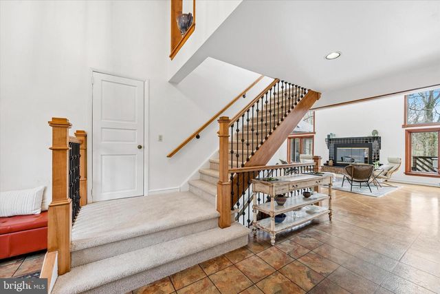 2 LAKE AVE, Media, PA 19063