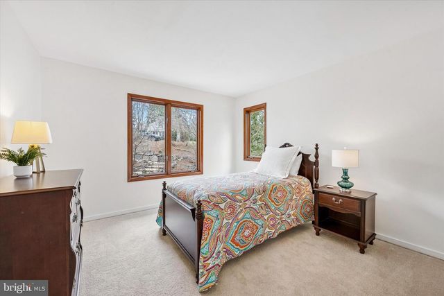 2 LAKE AVE, Media, PA 19063